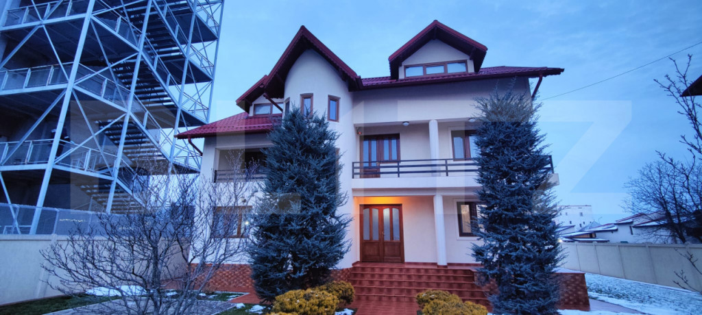 Casa de vanzare, 295 mp, zona Central