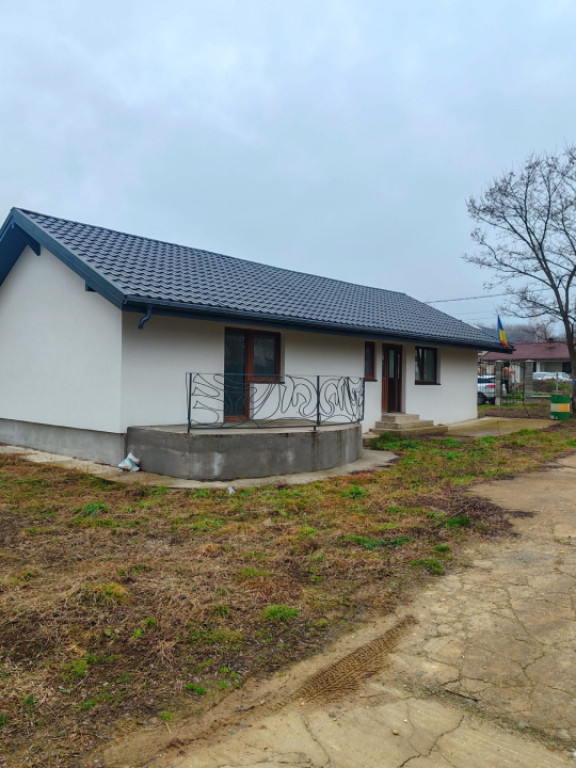 Casă nouă pe parter, curte de 500 mp, încălzire în pard