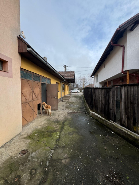 Casă 250 mp în Tăuții Măgherăuș, 6 camere, garaj dubl