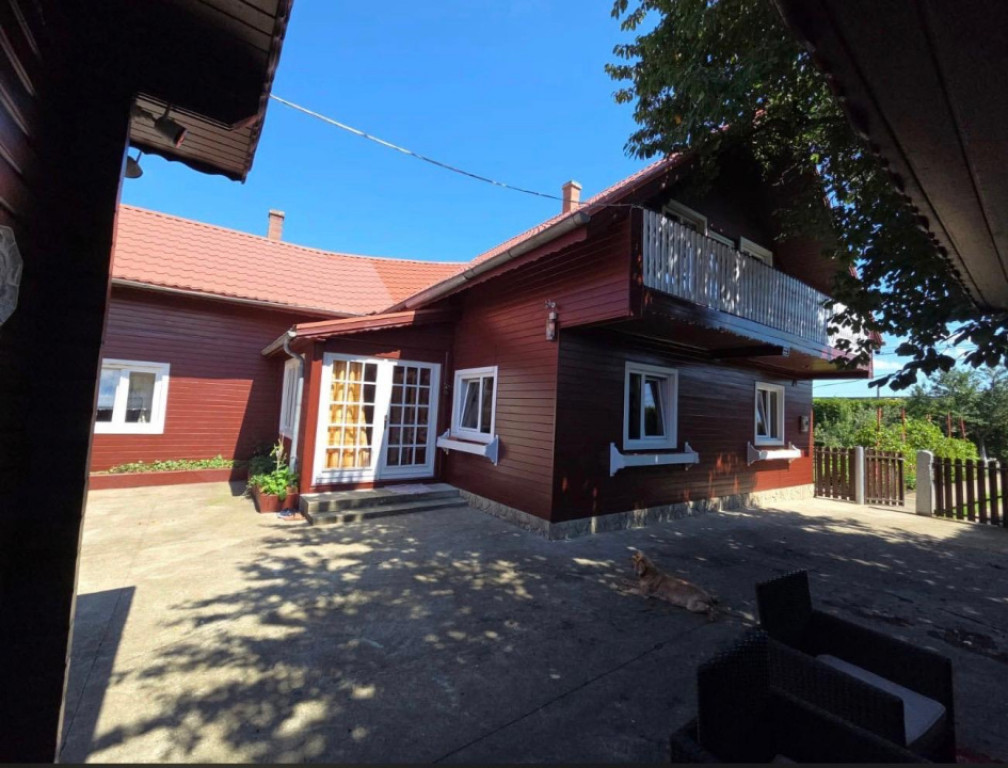 Casa spatioasa , teren 3300 mp, Dornesti