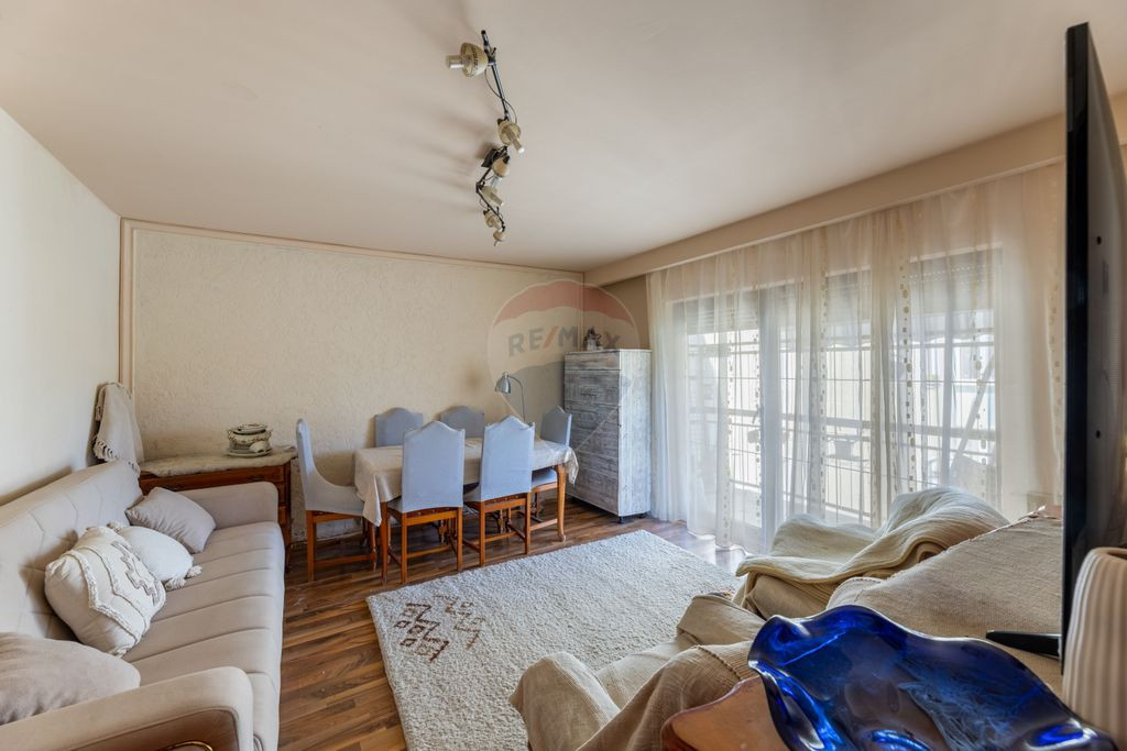 Apartament 3 camere de închiriat zona Aurel Vlaicu