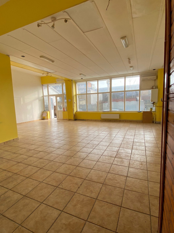 Spatiu comercial, 93 mp, Rovine