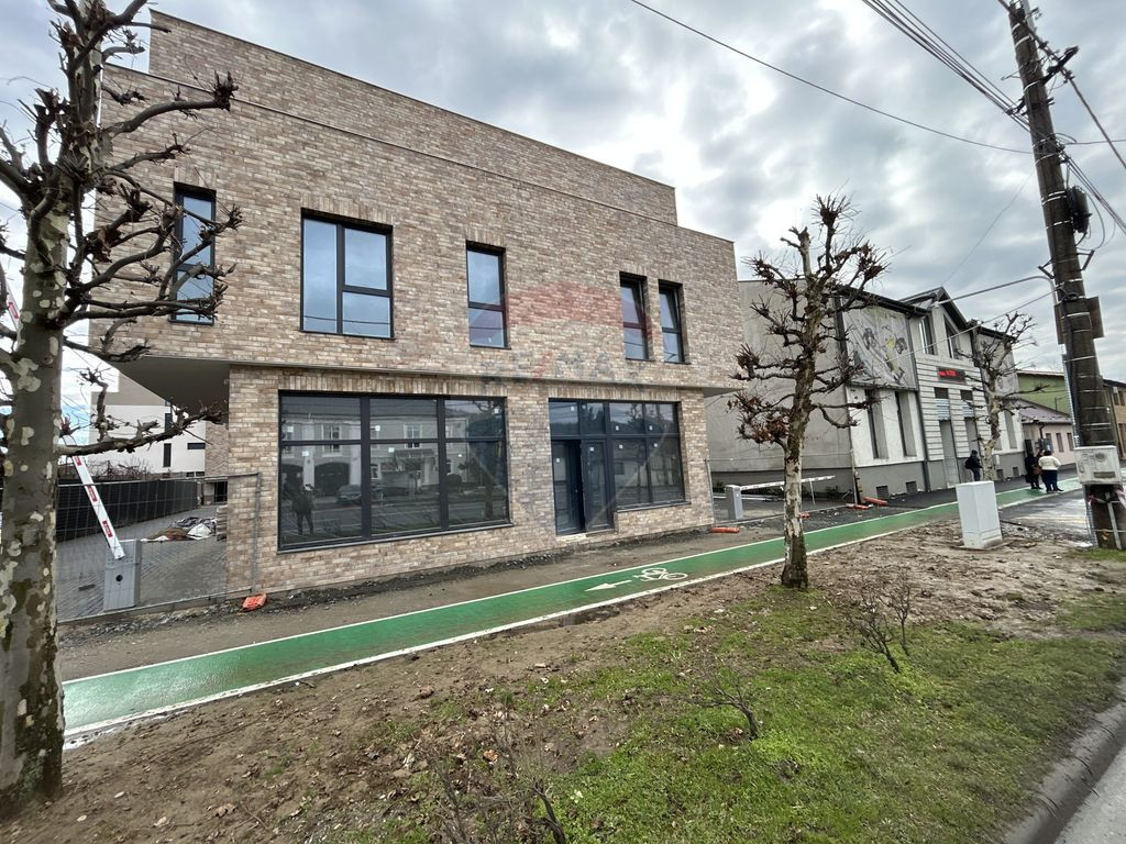 Spatiu birouri de închiriat în zona V. LUCACIU SITUATE ...