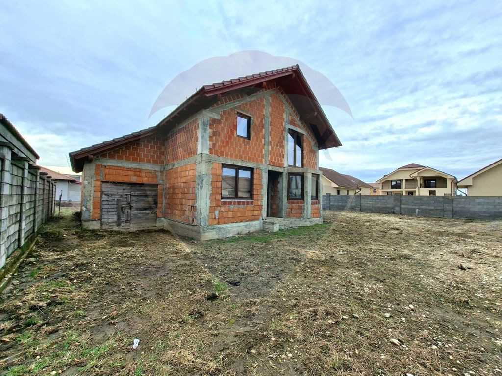 Casă în Vladimirescu, 5 camere, garaj, 1000 mp teren. C...