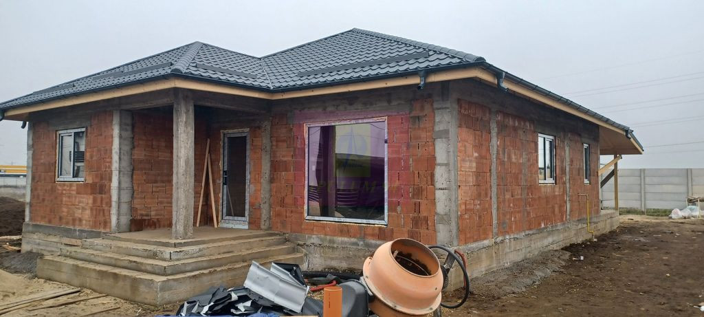 Săbăreni, casă nouă 4 camere parter, curte 480 mp