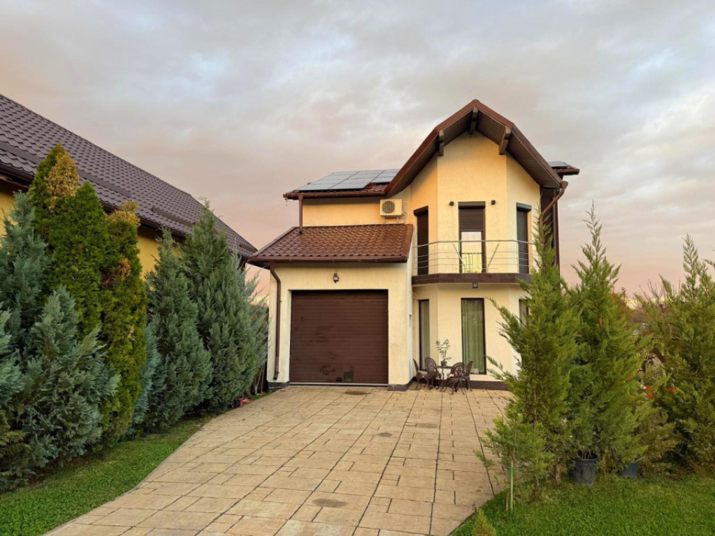 Vilă exclusivistă cu livadă privată și jacuzzi exterior