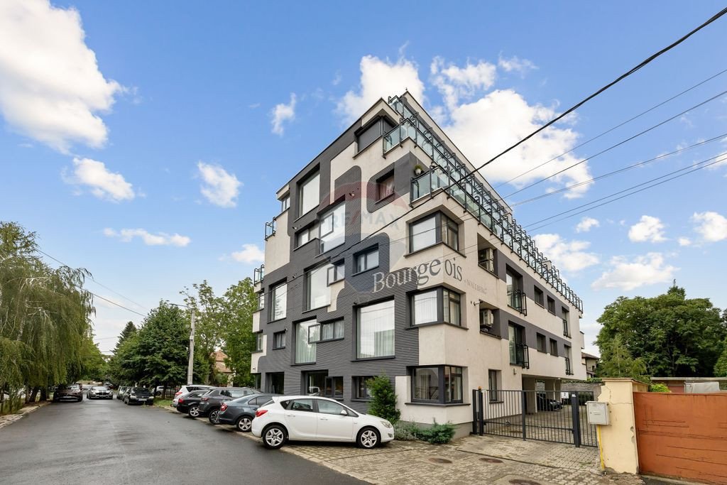 Apartament cu 3 camere + terasa de închiriat la Bourgeoi...