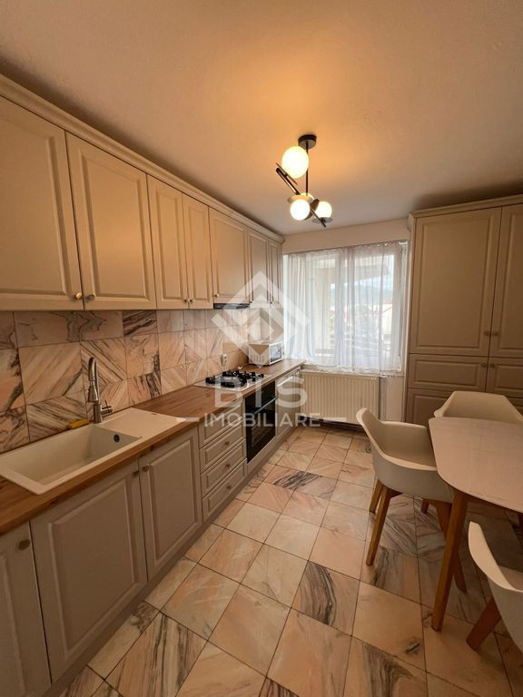 Apartament 3 camere de inchiriat - zona COROANA DE AUR