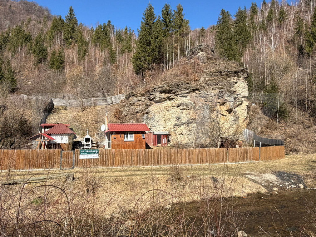 Casa de vacanta si teren intravilan, 425 mp, Valea Ierii