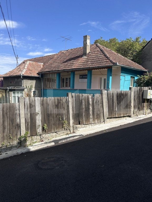 Casă de vanzare, cu 6 camere, 200 mp, zona centrala-Dej
