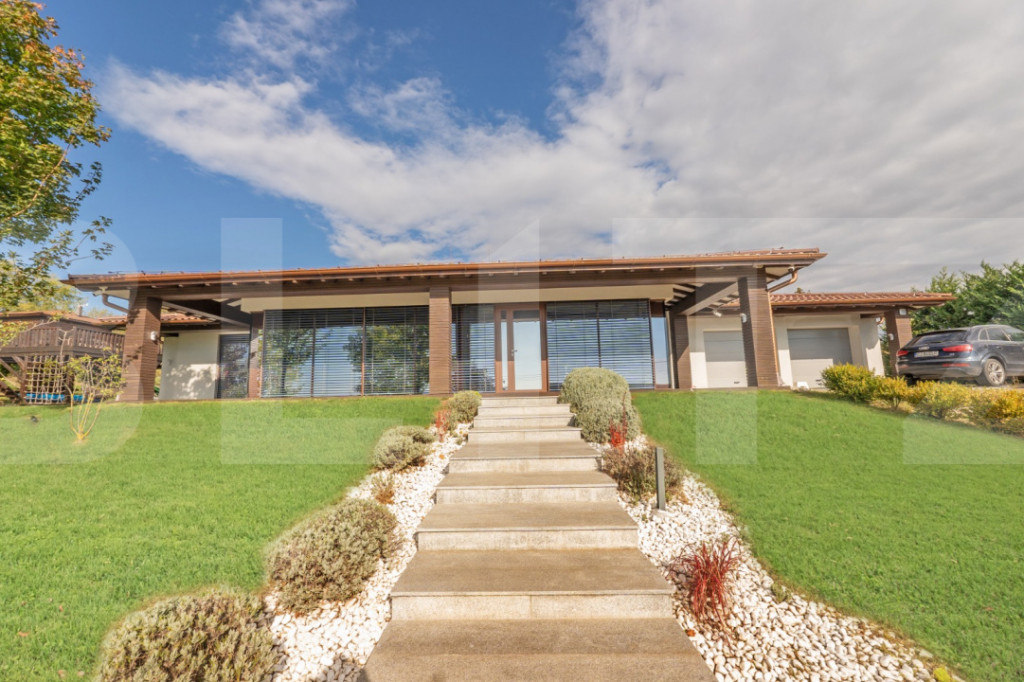 Casa individuala premium cu piscina exterioara