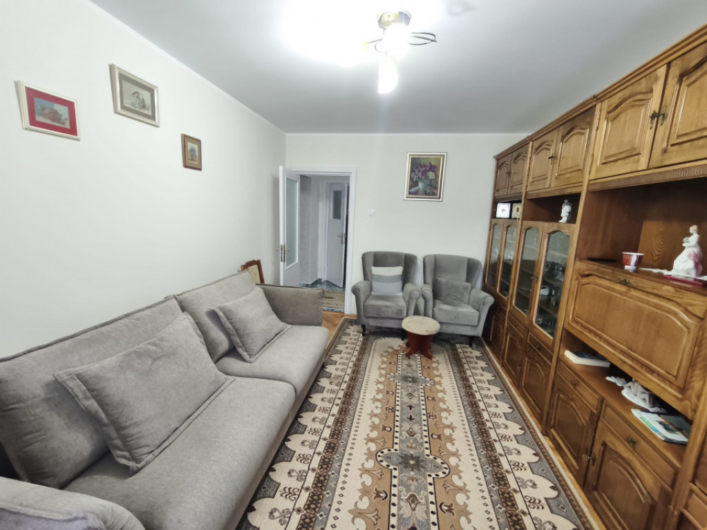 Apartament 3 camere+boxa, etaj 3, zona Hurmuzachi, Radauti