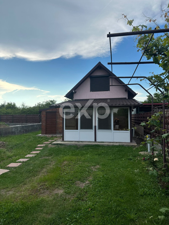 Teren 445 cu fundatie de casa mare + o Casuta locuibila mode