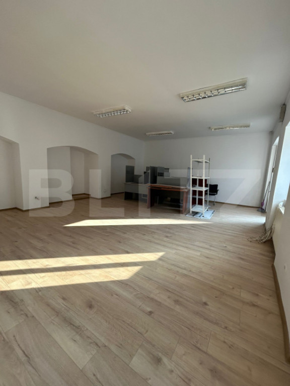 BLITZ oferă spre închiriere 3 camere în cadrul unui spaț