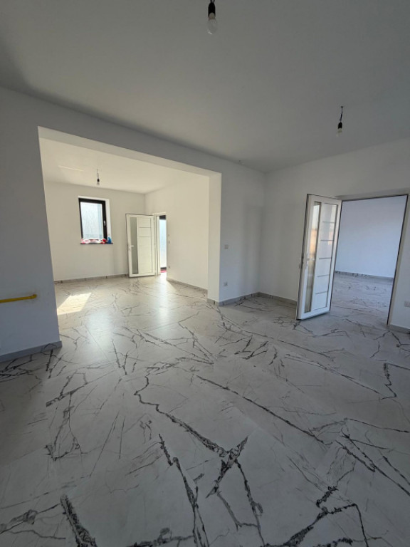 Spatiu comercial, 90 mp , chirie , Radauti