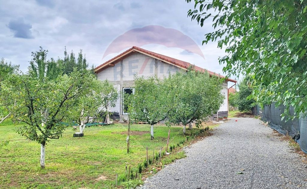 Casă 3 camere de vânzare în Miniș, jud. Arad