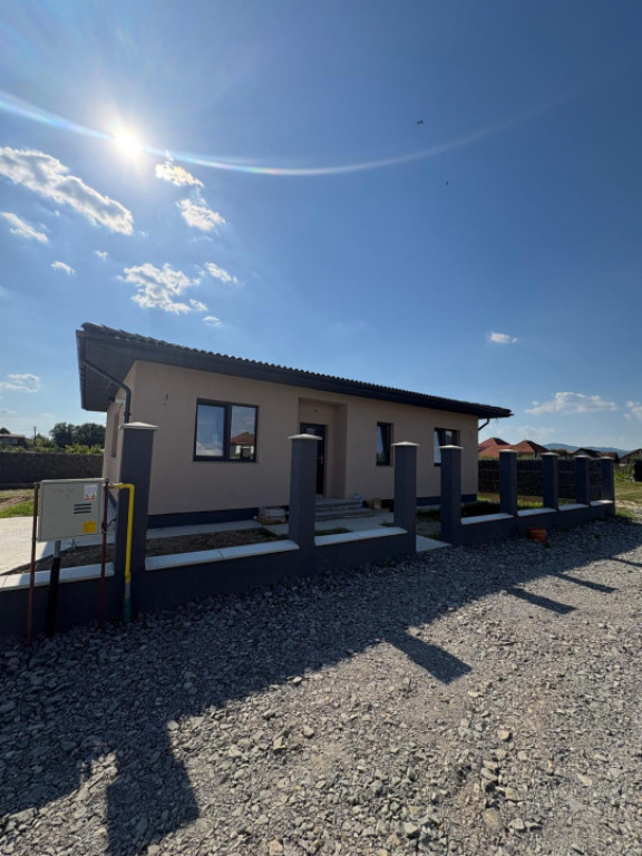 Casă modernă pe un singur nivel | 110 mp utili | Încălzi