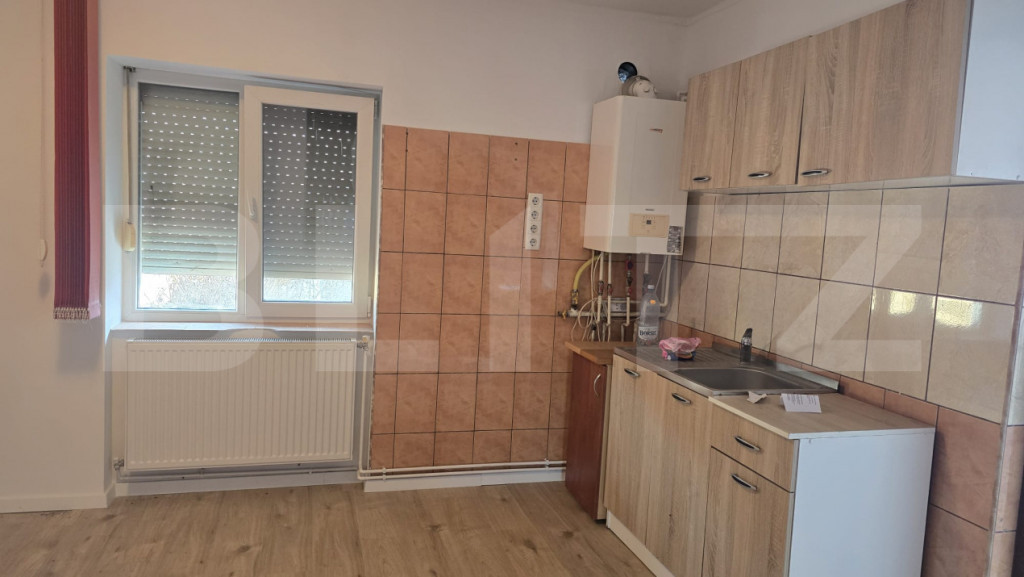 Casa 2 camere, 60 mp, 500 mp teren, zona Botizului