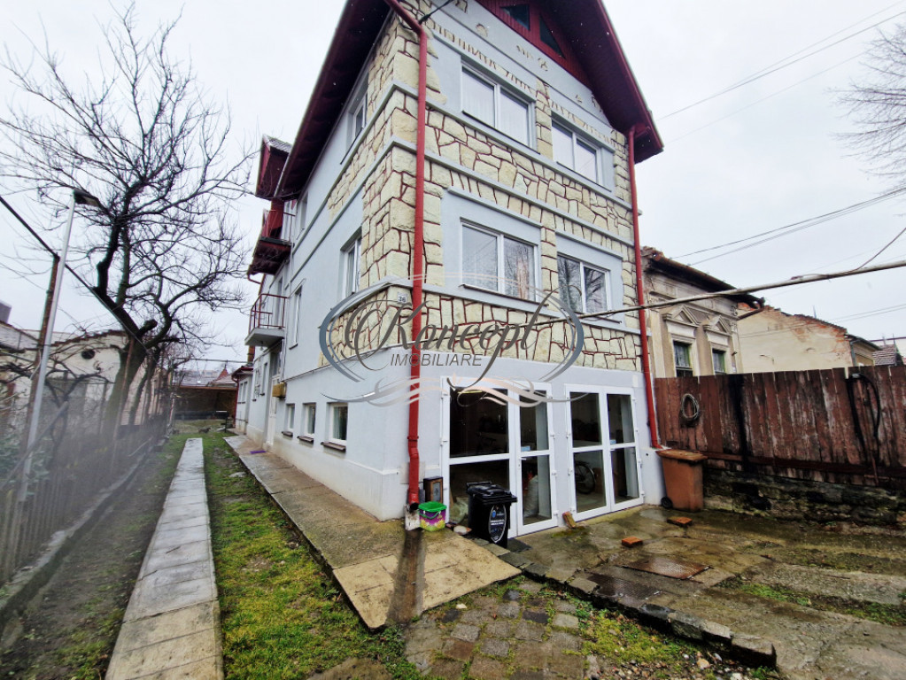 Casa cu o curte comuna in piata 1848
