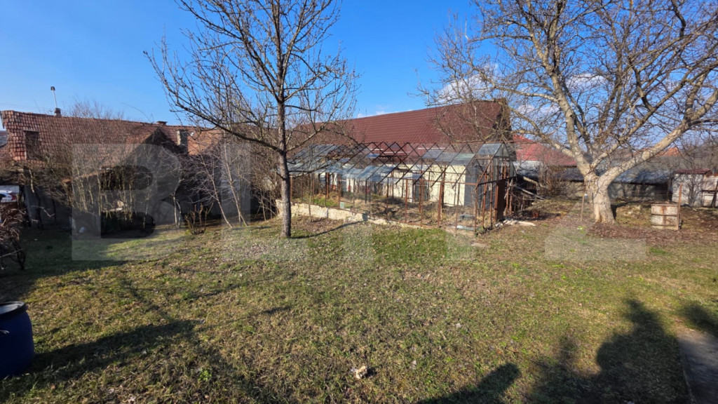 Teren generos cu casă – ideal pentru renovare sau dezvolt