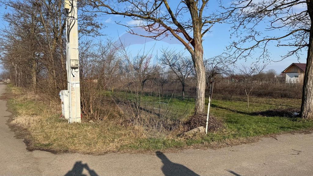 Teren 2,300mp Petresti / Strada Lacramioarei