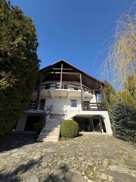Vilă D+P+M cu piscină și saună, 5 camere, 290 mp, teren