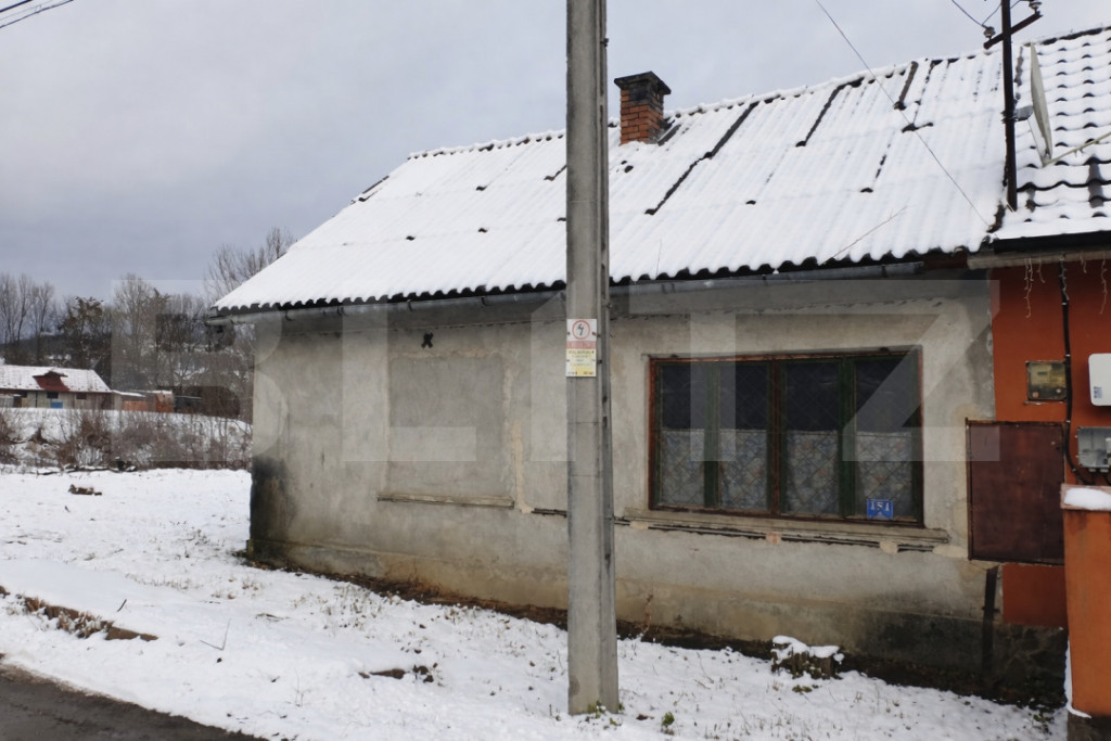 Casa cu teren de vanzare in Uriu