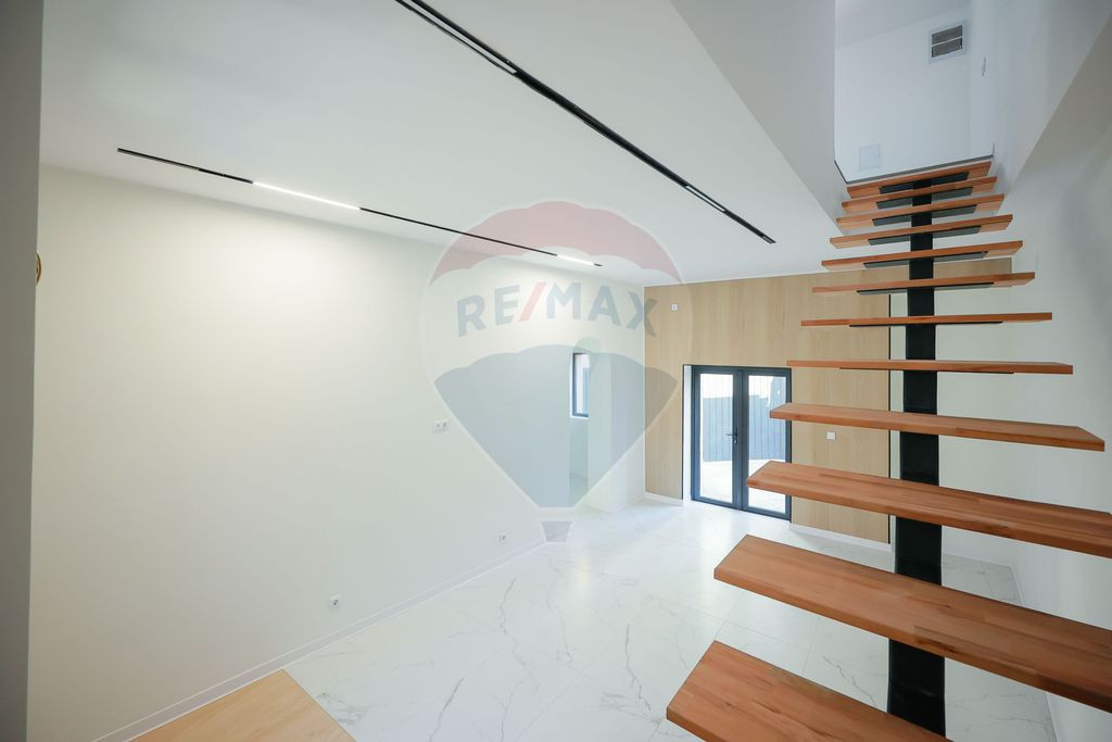 Apartament cu 4 camere de vânzare, ultracentral