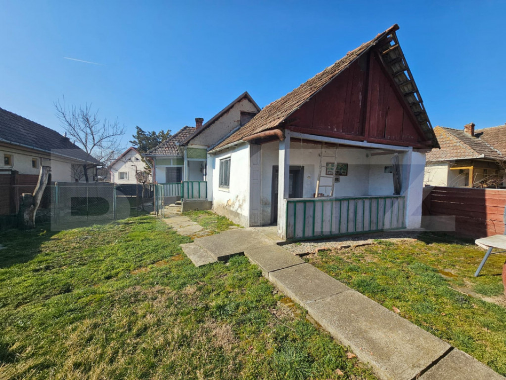Casă din cărămidă, 4 camere, șură și curte mare – S