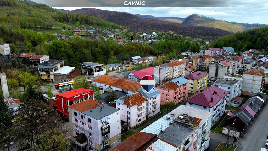 DE VANZARE: Apartament 3 camere central Cavnic | Ideal in...