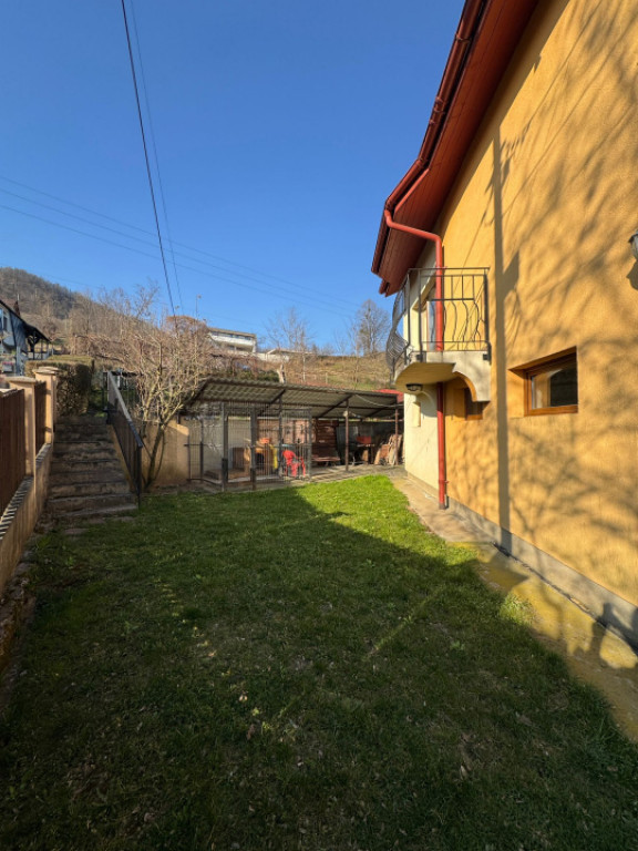 Vilă 336 mp utili, garaj 2 mașini, teren 380 mp, zona Griv