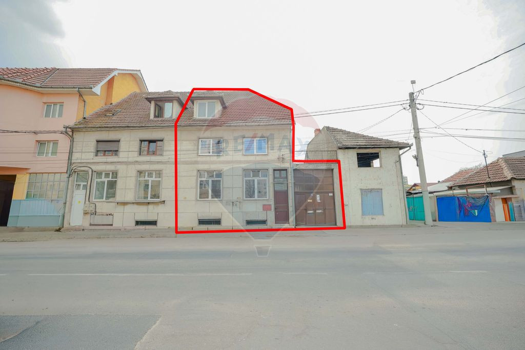 Clădire multifuncțională de vânzare – Strada Mește...