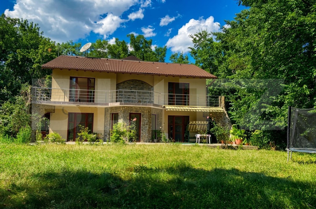 Vilă exclusivistă pe malul Begăi | 380 mp utili, 3.982 mp