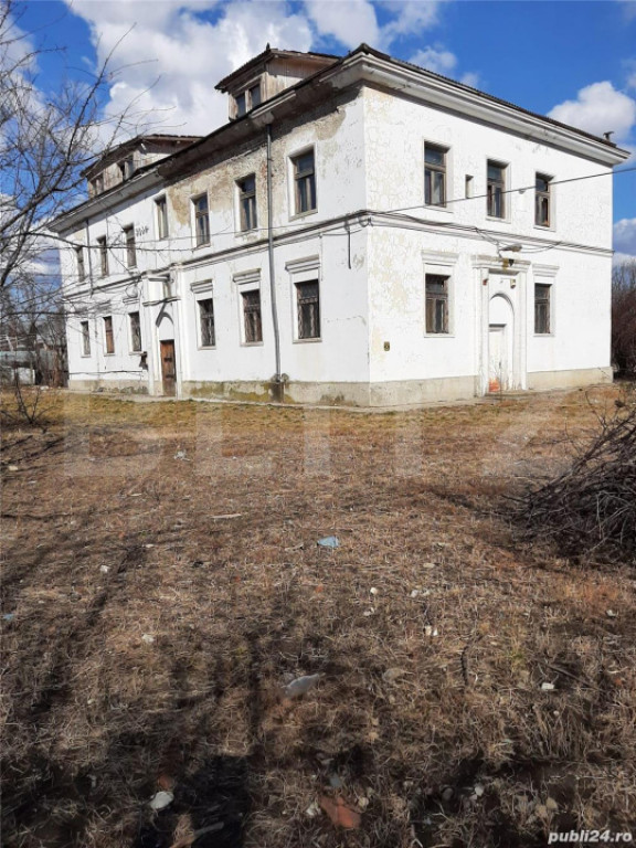 Cladire vanzare pe 3 nivele suprafata 600 mp
