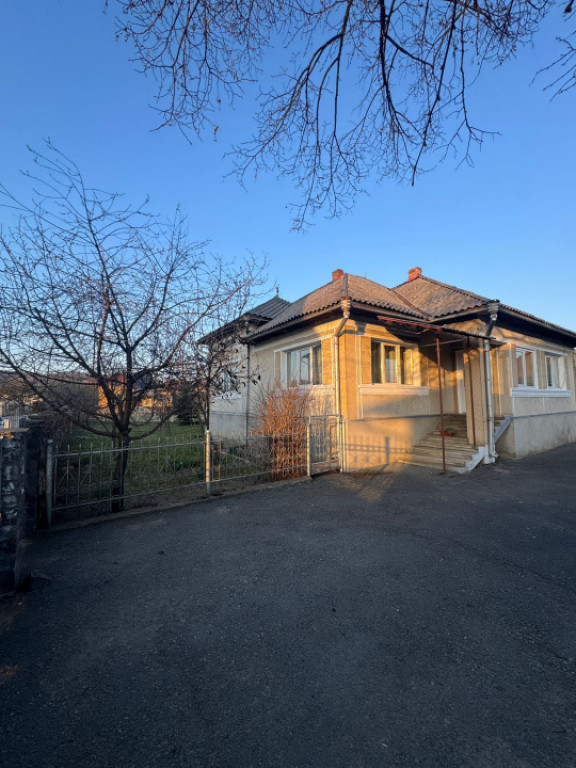Casă cu suflet și 40 ari teren, panoramă superbă, comple