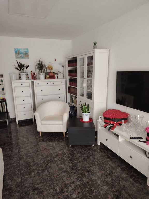 Tomis 1, apartament cu doua camere decomandate.