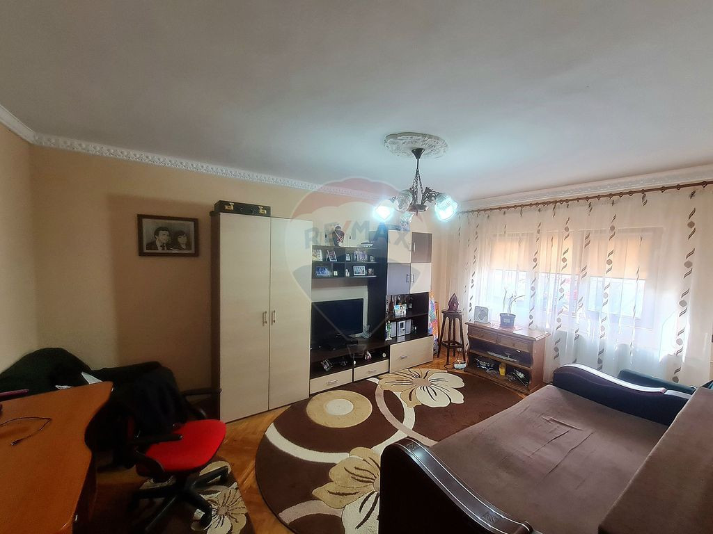 Apartament cu 2 camere de vânzare pe strada Pictor Grigo...