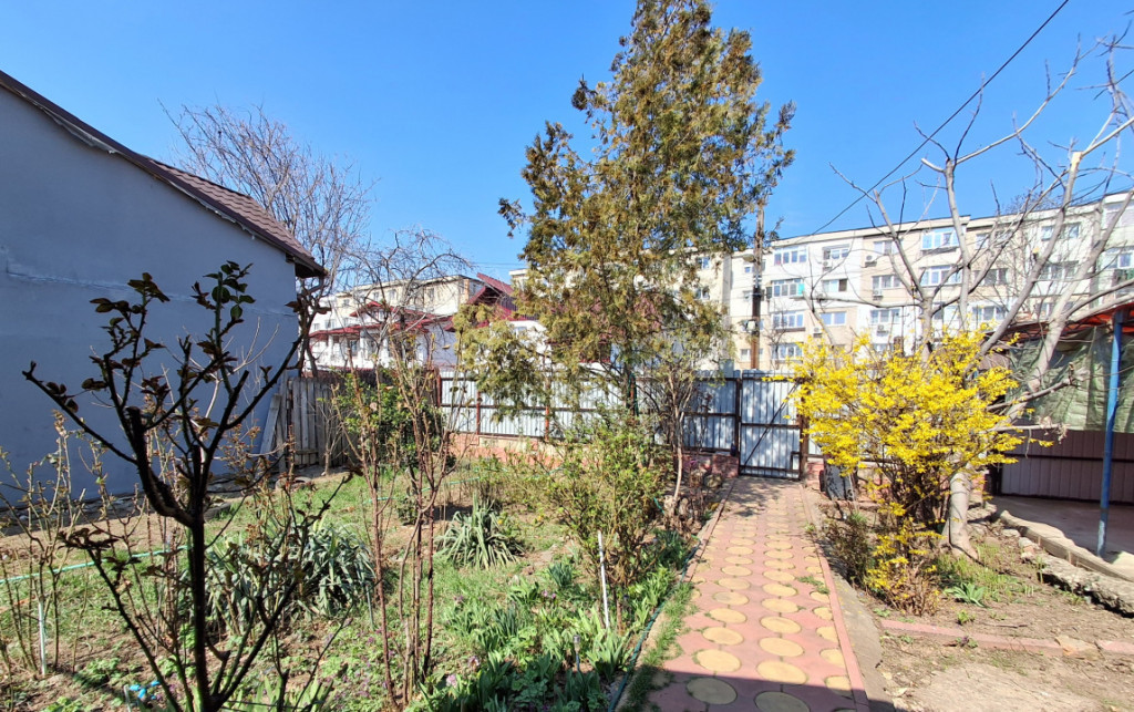 Casă la curte, 100 mp, zona Mihai Bravu