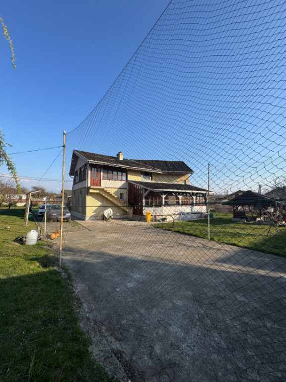 Vilă premium Tăuții de Sus, 250 mp, teren 14 ari, tenis &