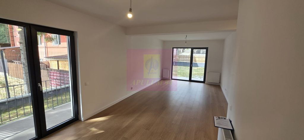 Apartament cu 2 camere de vanzare in Busteni, curte si lo...