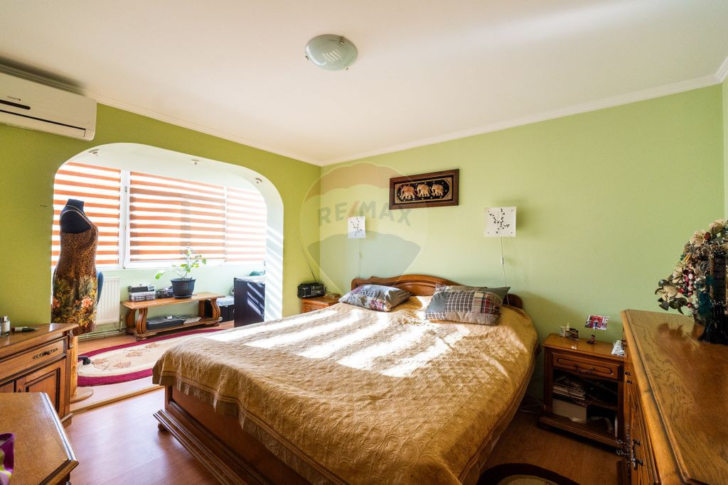 Apartament cu 3 camere de vânzare în Centrul orașului ...