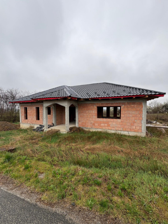 Casă parter stil mediteranean, 115 mp utili + teren 470 mp,