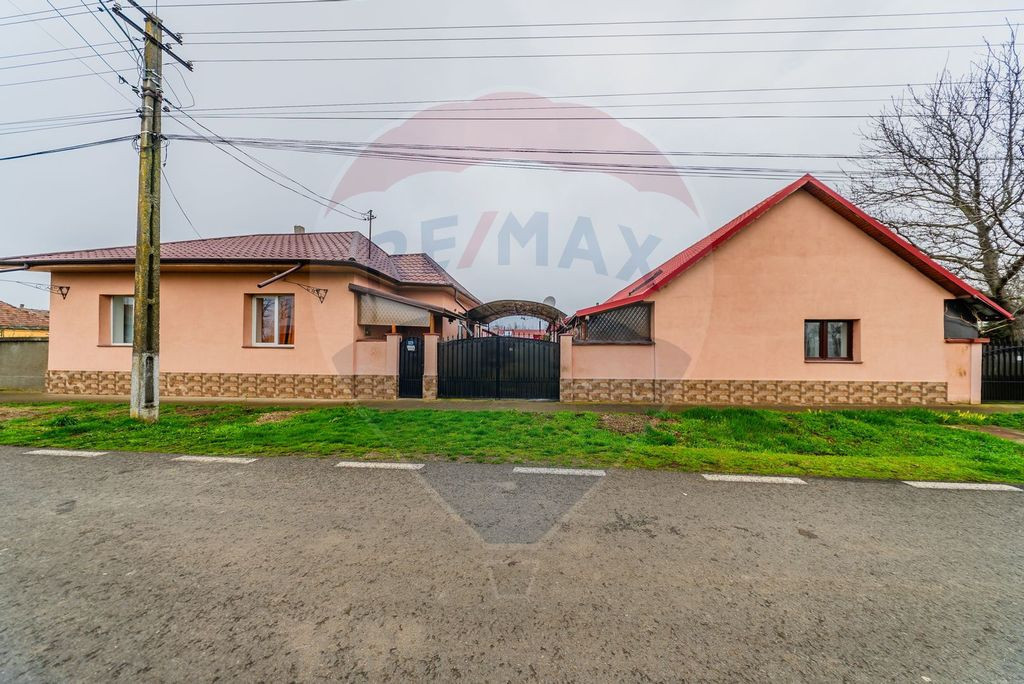 Casă spatioasa cu teren de 2877 mp de vânzare in Irato?...
