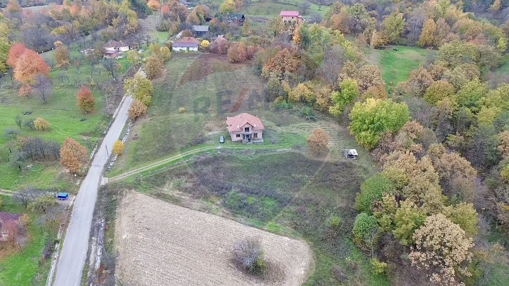 Casa noua de vanzare cu 6.400 mp teren in Copalnic Manastur