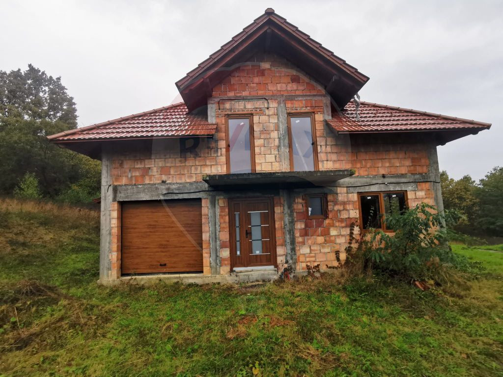 Casa noua de vanzare cu 6.400 mp teren in Copalnic Manastur