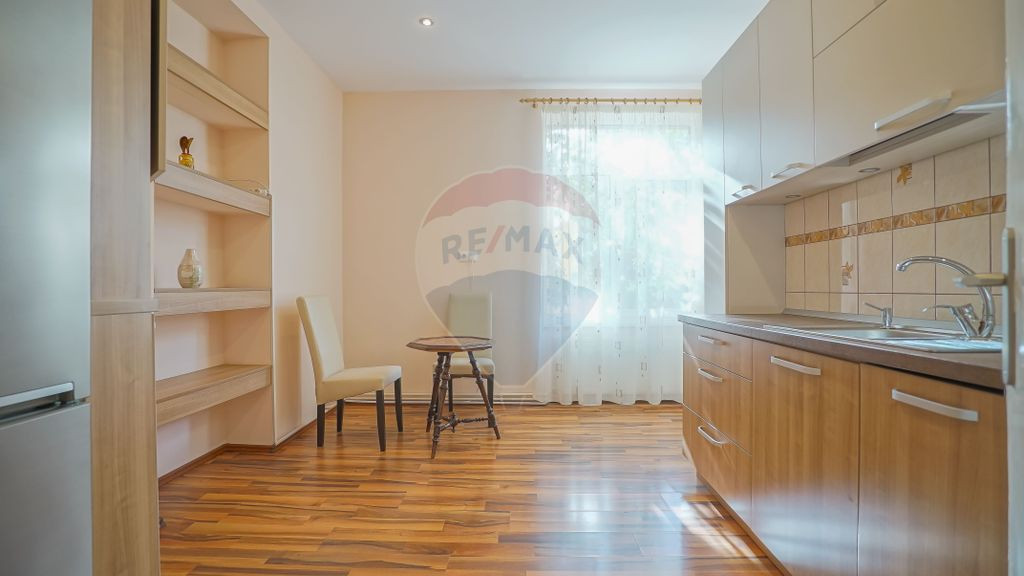 Apartament cu 3 camere de închiriat zona centrala Maior ...
