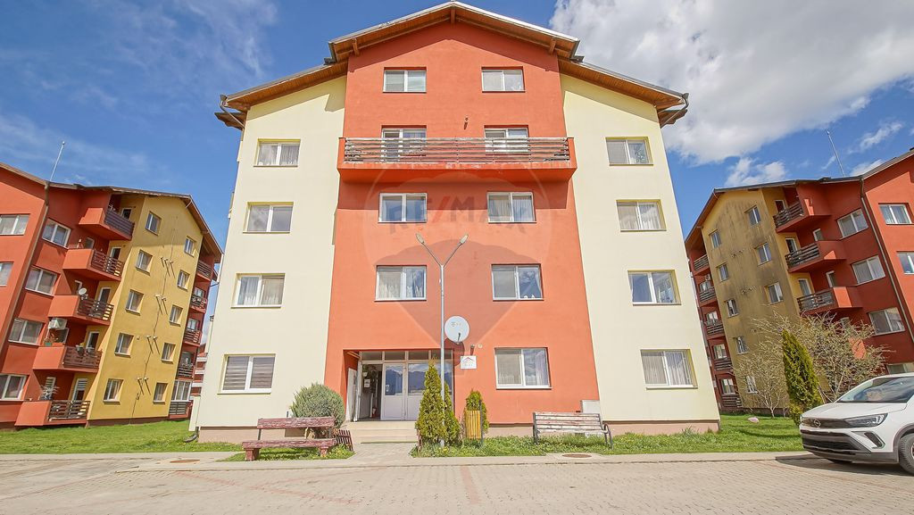 Apartament 2 Camere Subcetate - Mobilat, Parcare, Liniș...