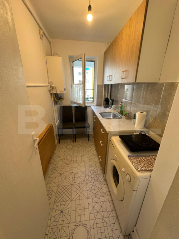 Apartament cu 2 camere, decomandat, etaj intermediar, mobila