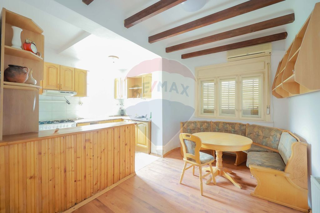 Casă cu teren 360 mp, central, zona Bd. Dacia, Canonicil...