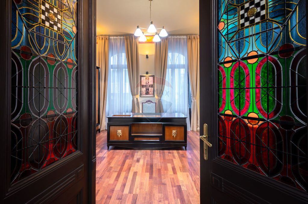 Apartament unic de 3 camere, 130 mp, clădire istorică, ...
